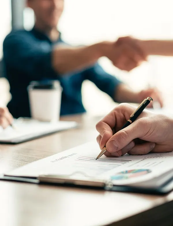 Contadores da IPRO Solutions em reunião com cliente